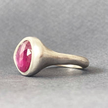 Cargar imagen en el visor de la galería, Large Pink Sapphire Tear Ring
