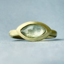 Cargar imagen en el visor de la galería, Marquise Kyanite ring
