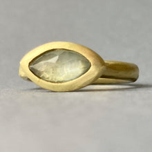 Cargar imagen en el visor de la galería, Marquise Kyanite ring
