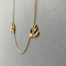 Cargar imagen en el visor de la galería, Love Birds necklace
