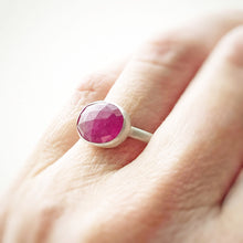 Load image into Gallery viewer, Medium Fuschia Sapphire
