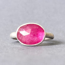 Load image into Gallery viewer, Medium Fuschia Sapphire
