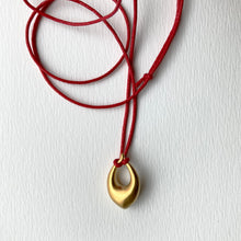 Cargar imagen en el visor de la galería, Pendentif Petite Feuille
