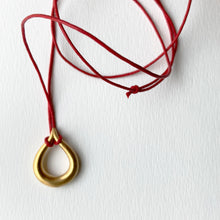 Cargar imagen en el visor de la galería, Pendentif Feuille large

